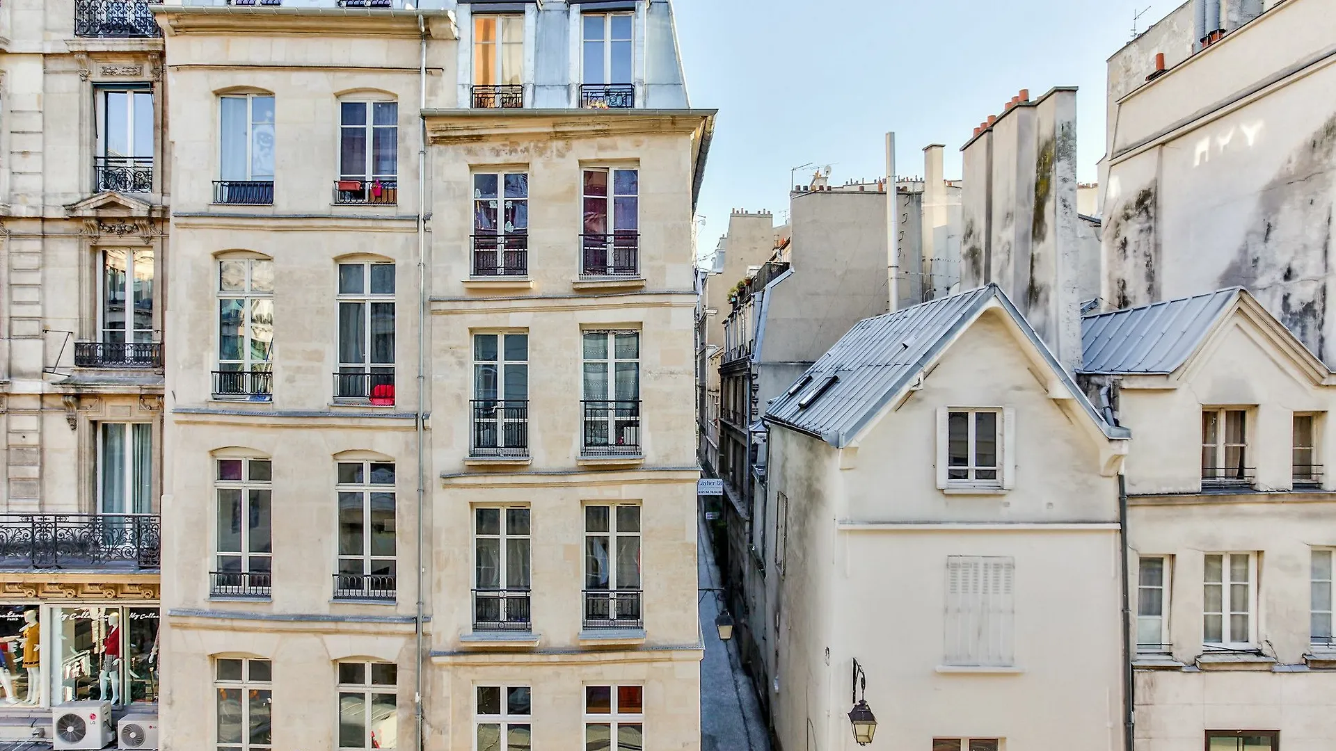 03 - Flat In Montorgueil Apartment